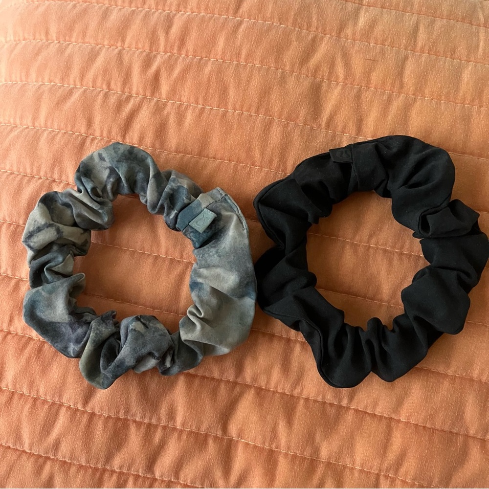 Lululemon- Scrunchie Lot Set Black Gray
